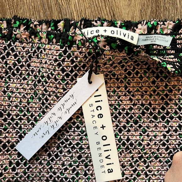 NWT Alice + Olivia Candra Smocked Off-Shoulder Crop Top - Picture 4 of 6